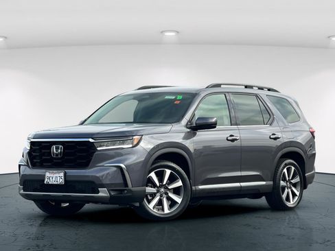 Certified 2024 Honda Pilot Touring image 2
