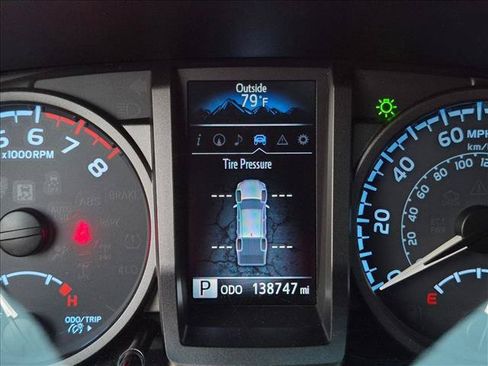 Used 2016 Toyota Tacoma TRD Sport w/ Premium & Technology Package RWD image 10