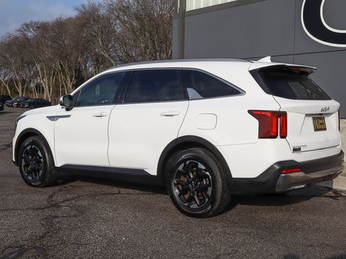 Used 2024 Kia Sorento S image 6