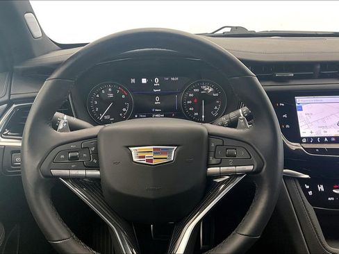 Used 2025 Cadillac XT6 Sport w/ Technology Package image 5