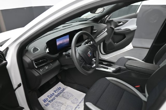 Used 2024 Buick Envista Preferred w/ Convenience II Package FWD image 17