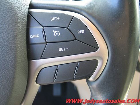 Used 2019 Jeep Grand Cherokee Laredo AWD/4WD image 10