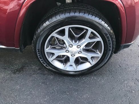 Used 2018 Jeep Grand Cherokee Limited image 46