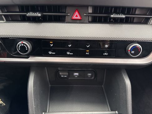 Used 2025 Kia Sportage LX image 25