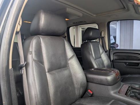 Used 2010 GMC Yukon XL Denali image 19