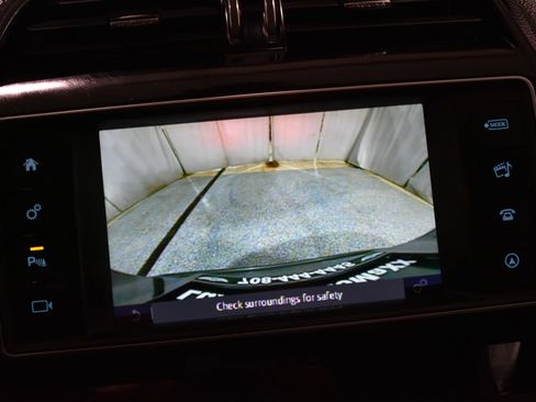 Used 2018 Jaguar F-PACE Prestige image 17