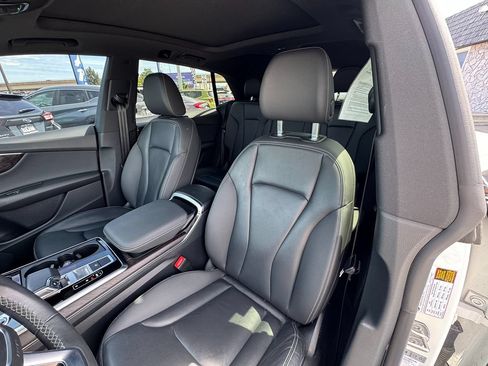 Used 2021 Audi Q8 Premium w/ Black Optic Package AWD/4WD image 15