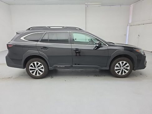 Used 2023 Subaru Outback Premium AWD/4WD image 12