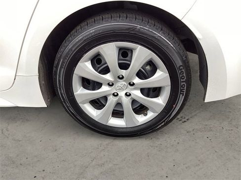Used 2021 Toyota Corolla LE image 14