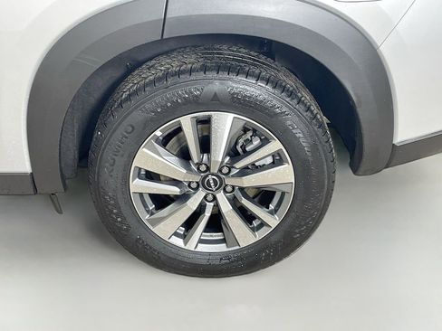 Used 2025 Nissan Pathfinder SL image 34