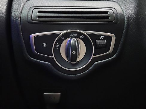 Used 2022 Mercedes-Benz GLC 300 4MATIC image 23