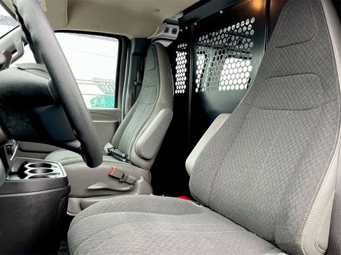 Used 2022 GMC Savana 2500 w/ Driver Convenience Package image 16