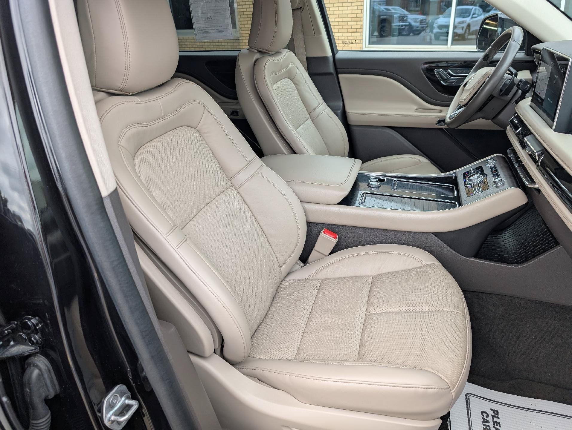 Used 2022 Lincoln Aviator Reserve w/ Equipment Group 201A AWD/4WD image 17