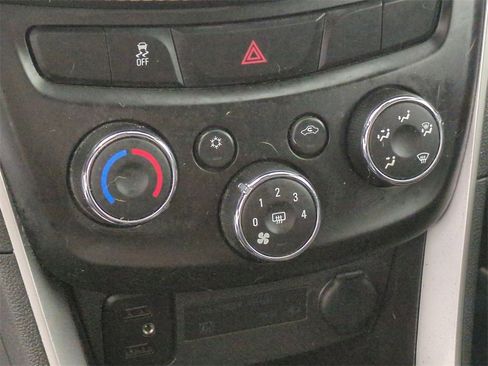 Certified 2022 Chevrolet Trax LT w/ LT Convenience Package image 11