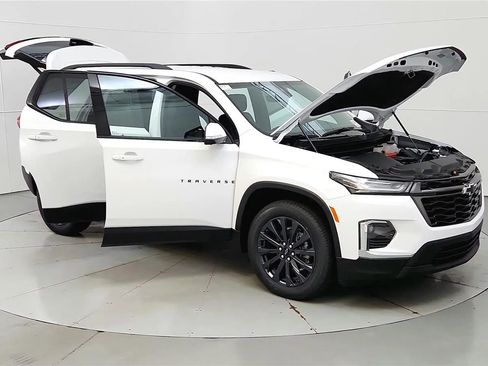 Used 2023 Chevrolet Traverse RS FWD image 35