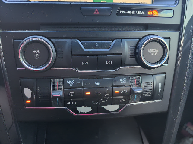 Used 2018 Ford Explorer XLT w/ Equipment Group 201A FWD image 16