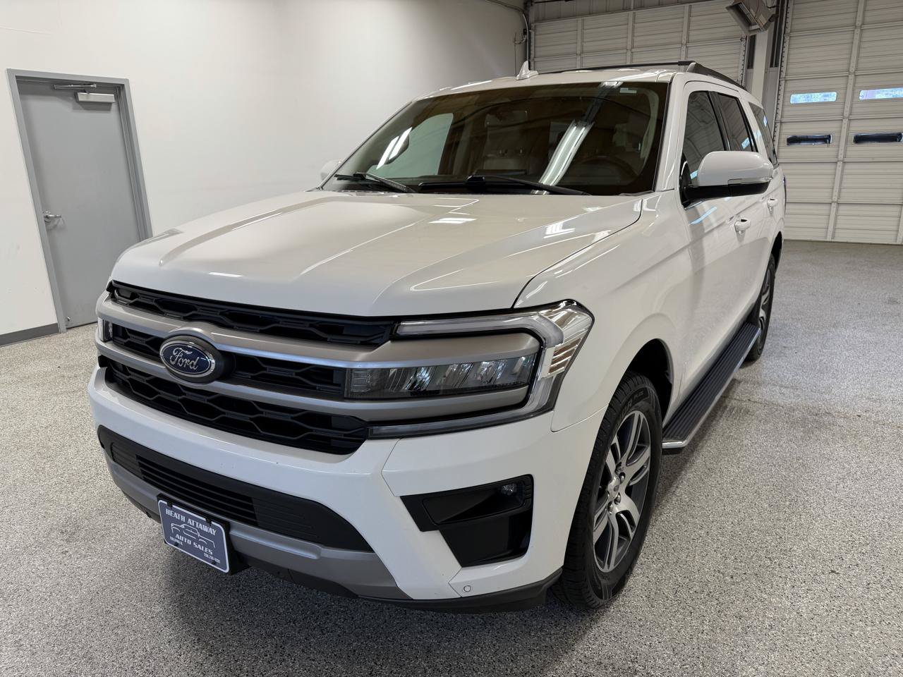 Used 2022 Ford Expedition XLT RWD image 2