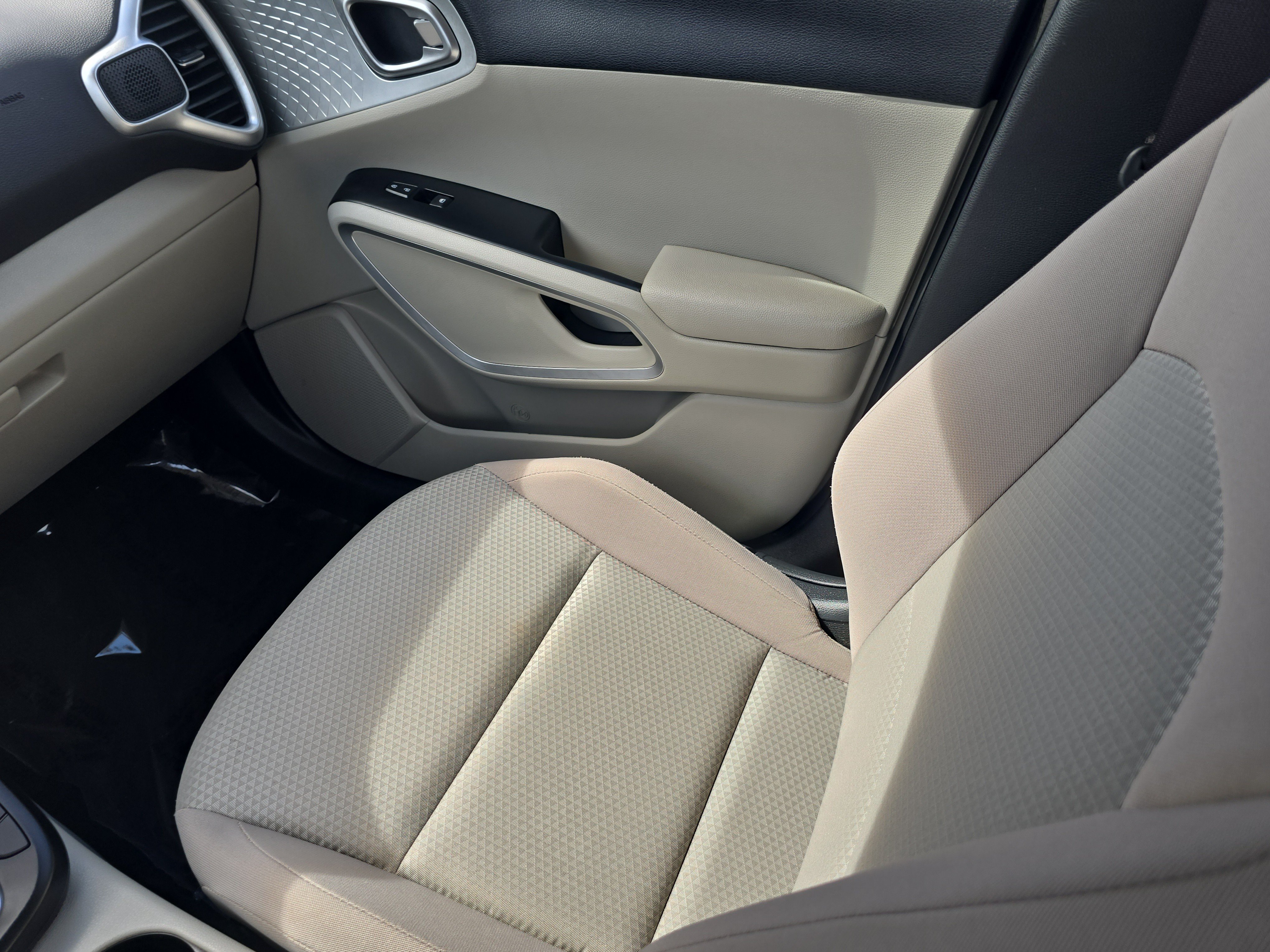 Certified 2025 Kia Soul LX w/ LX Technology Package FWD image 15