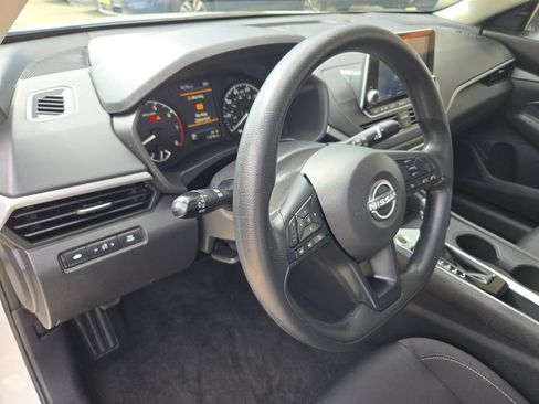 Certified 2025 Nissan Altima 2.5 S FWD image 10