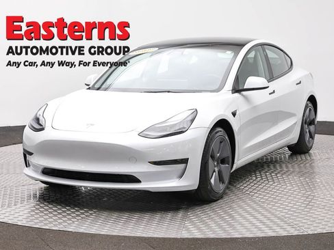 Used 2023 Tesla Model 3 Standard Range image 1