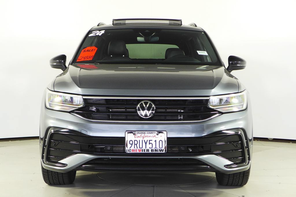 Used 2024 Volkswagen Tiguan SE R-Line FWD image 2