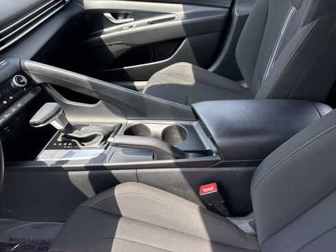 Used 2024 Hyundai Elantra SEL FWD image 21