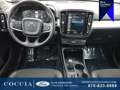 Used 2020 Volvo XC40 T5 Momentum w/ Protection Package Premier image 11