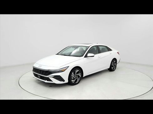 Used 2025 Hyundai Elantra SEL FWD image 1