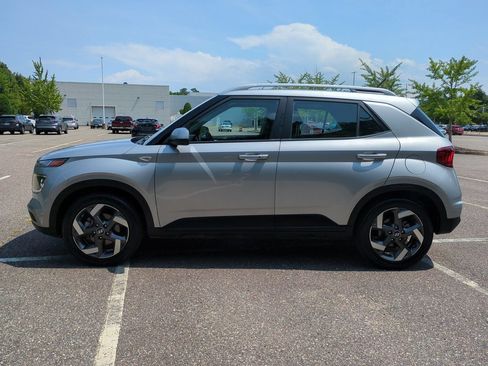 Used 2025 Hyundai Venue SEL FWD image 7