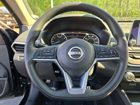 Used 2025 Nissan Altima 2.5 SV FWD image 30