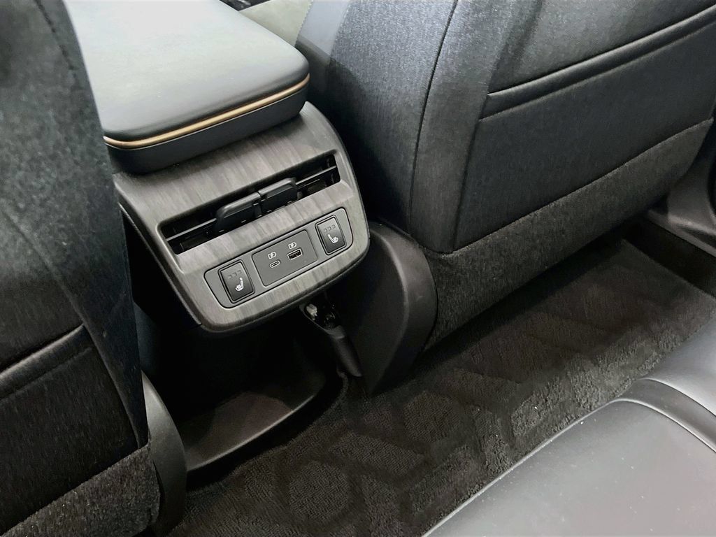 Used 2024 Nissan Ariya AWD image 25