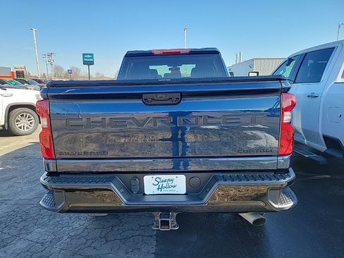 Used 2023 Chevrolet Silverado 2500 Custom w/ Custom Value Package image 4