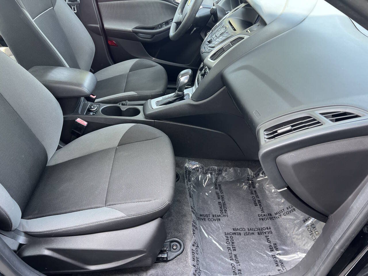 Used 2012 Ford Focus SE FWD image 10