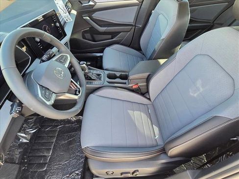 New 2026 Volkswagen Jetta SE FWD image 4