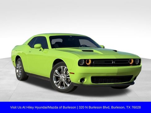 Used 2023 Dodge Challenger SXT image 2