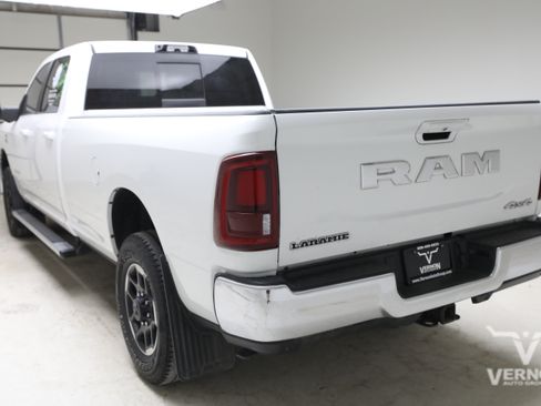 Used 2025 RAM 3500 Laramie AWD/4WD image 2