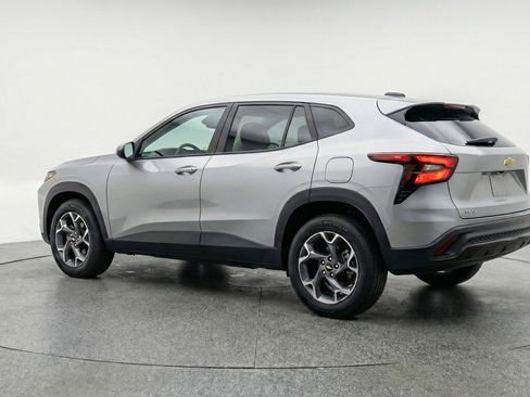 Used 2025 Chevrolet Trax LT image 6