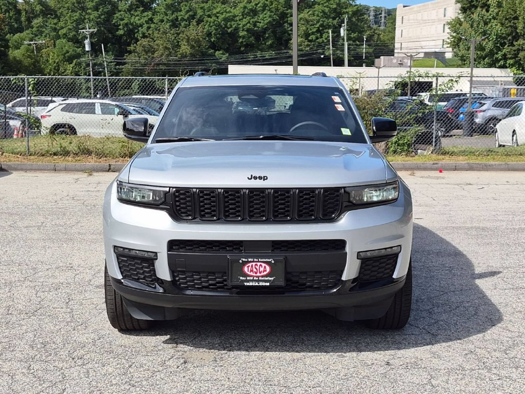 Used 2025 Jeep Grand Cherokee L Limited w/ Black Appearance Package AWD/4WD image 12