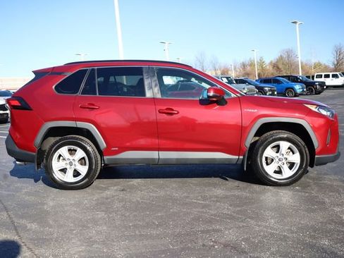 Used 2019 Toyota RAV4 LE image 3