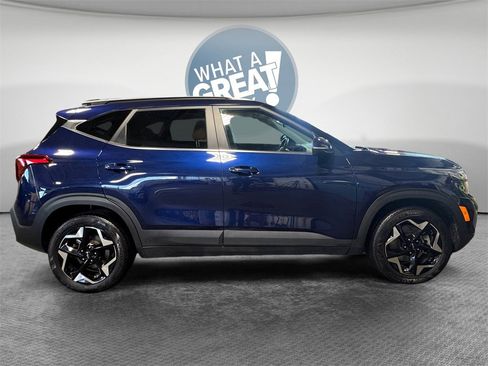 Certified 2024 Kia Seltos EX image 2