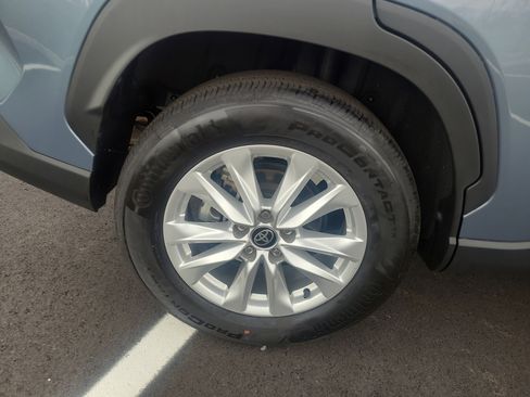 Certified 2024 Toyota Corolla Cross LE w/ Moonroof Package image 11