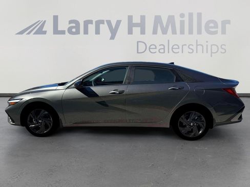 New 2026 Hyundai Elantra SEL Sport FWD image 3