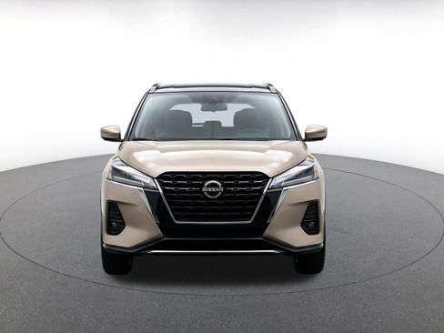 Used 2026 Nissan Kicks SR FWD image 2