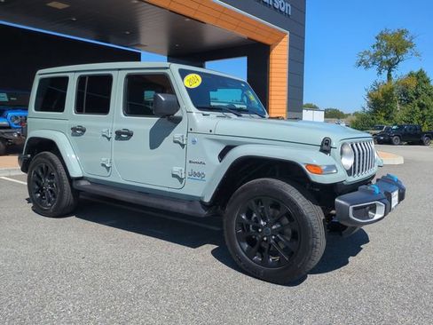 Used 2024 Jeep Wrangler Unlimited Sahara AWD/4WD image 2