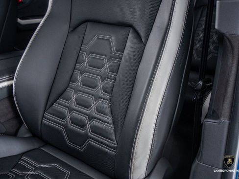 Used 2025 Lamborghini Urus SE image 49