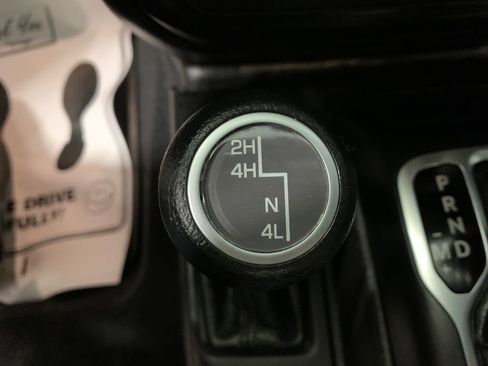 Used 2023 Jeep Gladiator Sport image 22