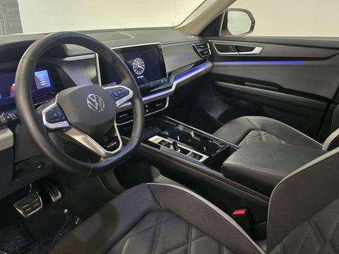 Used 2024 Volkswagen Atlas Peak Edition SE AWD/4WD image 35