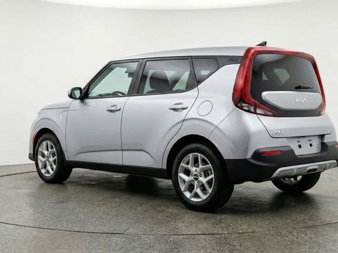 Used 2025 Kia Soul LX w/ LX Technology Package FWD image 6