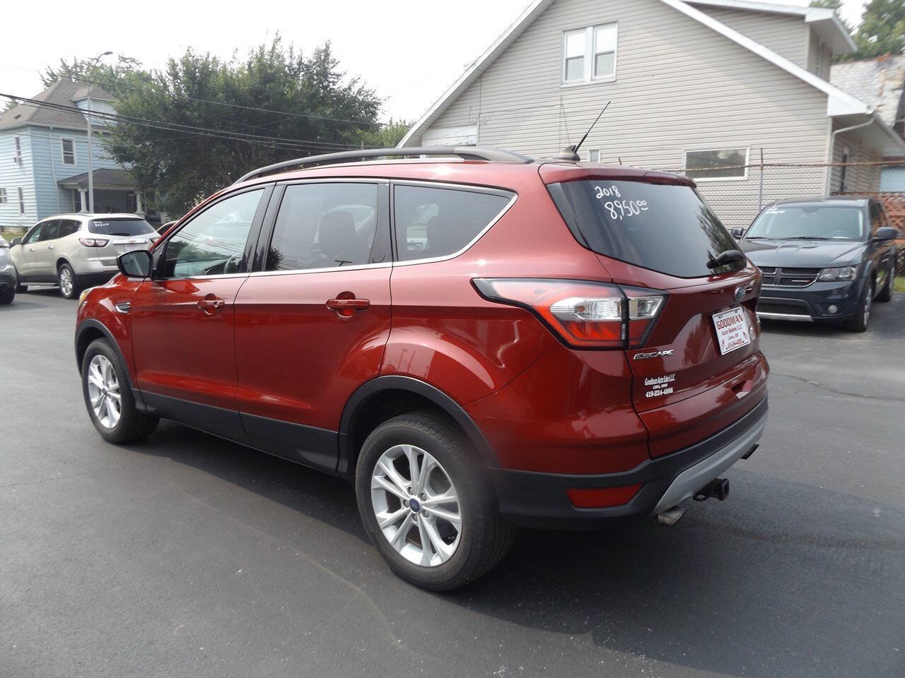 Used 2018 Ford Escape SE w/ SE Sync 3 Package AWD/4WD image 9