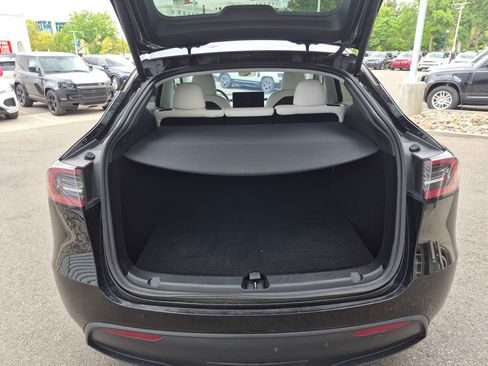 Used 2024 Tesla Model Y Long Range AWD/4WD image 26